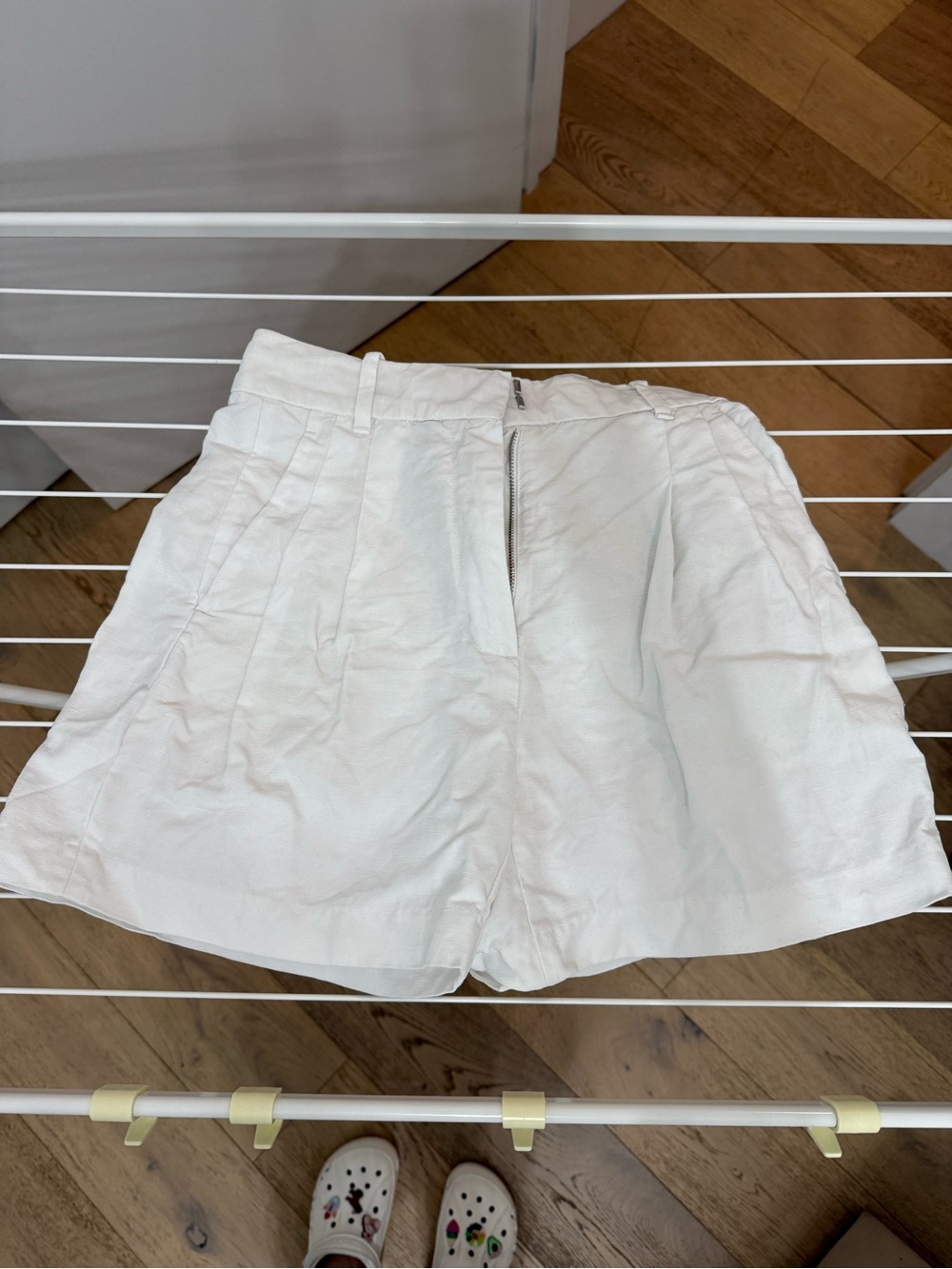 Wilfred White High-Waist Pleated Linen Bermuda Shorts